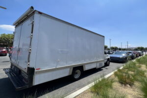 Movers with a truck will transport your belongings quickly and reliably